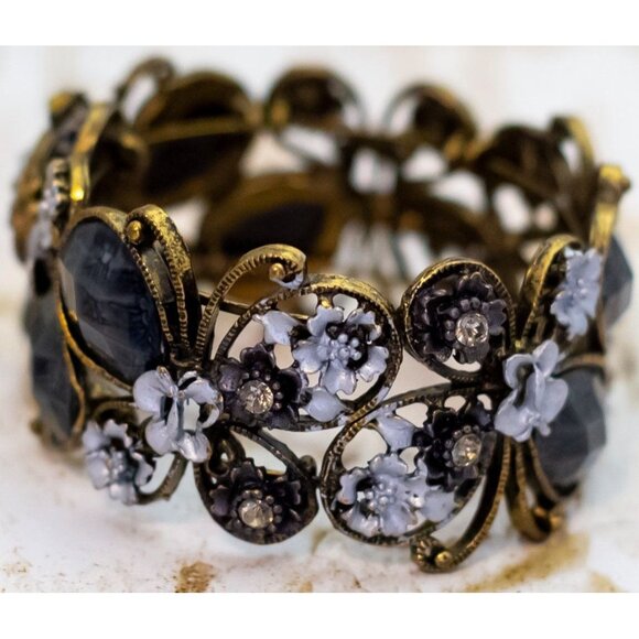 7 inch, Vintage Floral Beads Gold Tone Butterfly Bracelet - B18 - Picture 2 of 3